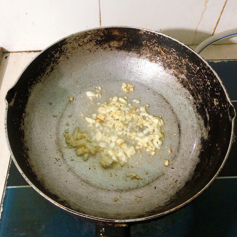 Step 2 Cook the Stir-Fried Water Spinach with Garlic