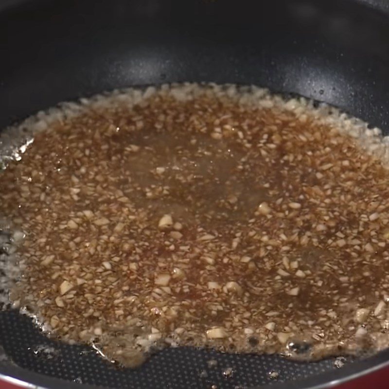 Step 4 Making the sauce Fried garlic chicken wings