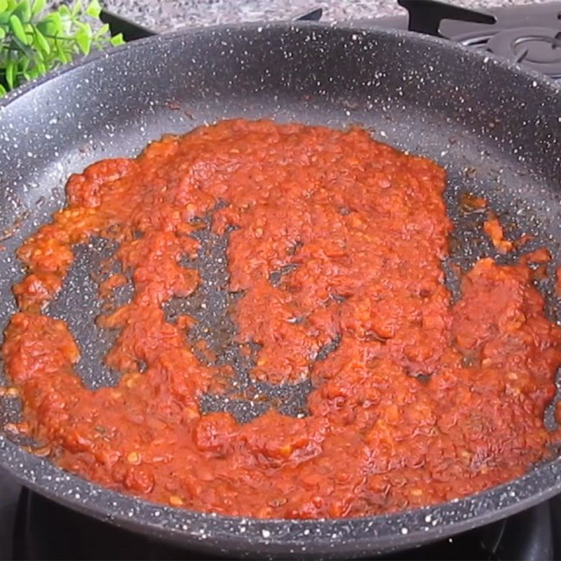 Step 4 Make tomato sauce Eggplant roll with grilled meat