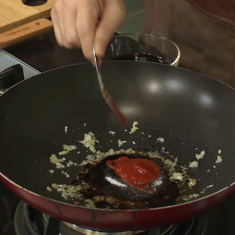 Step 3 Make oyster sauce Stir-fried broccoli with oyster sauce