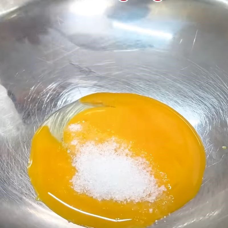 Step 1 Make Egg Oil Sauce Dew-dried Rice Paper