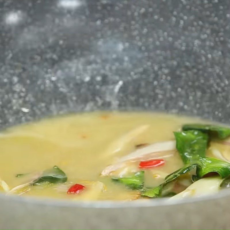 Step 2 Make coconut sauce for stir-fried snail with coconut