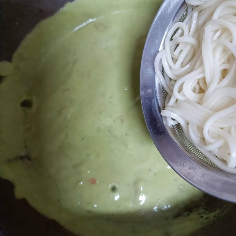 Step 4 Making avocado cream sauce and mixing pasta with avocado cream sauce