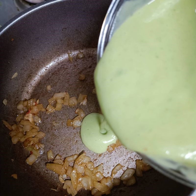 Step 4 Make avocado cream sauce and mix pasta Creamy avocado pasta