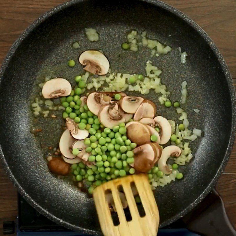 Step 4 Make the cream mushroom sauce Pasta with chicken cream mushroom sauce