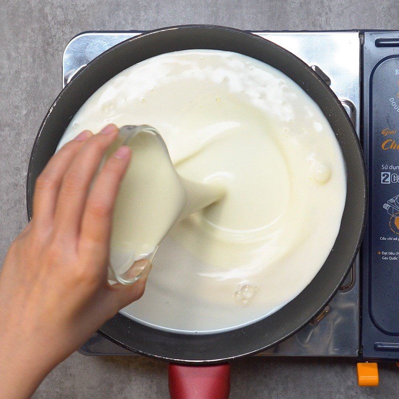 Step 2 Making salted egg cheese sauce Salted egg cheese bread with pork floss