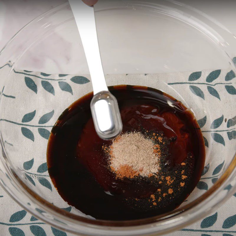 Step 2 Make the sauce and marinate the char siu Mooncake with mixed char siu