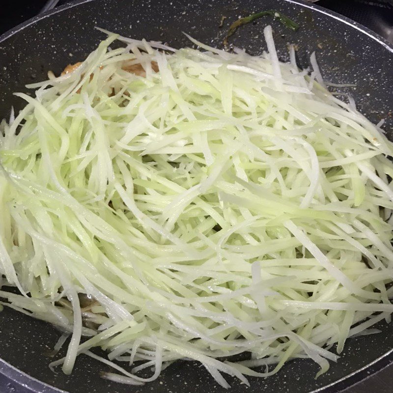 Step 3 Making stir-fried zucchini with shrimp