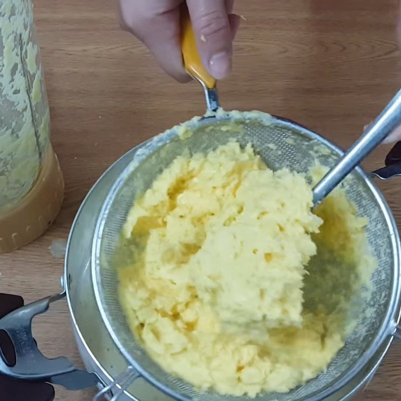 Step 2 Making corn milk Mooncake with corn milk and pandan leaves