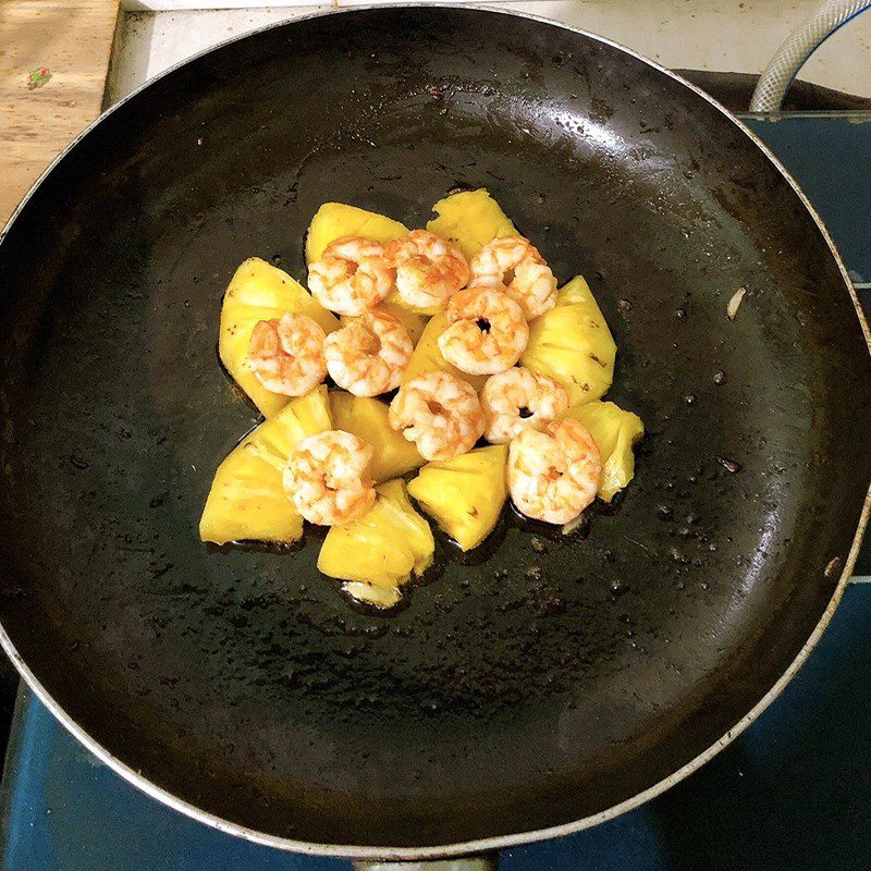 Step 2 Sautéed Shrimp with Pineapple Sautéed Shrimp with Pineapple (fragrant)