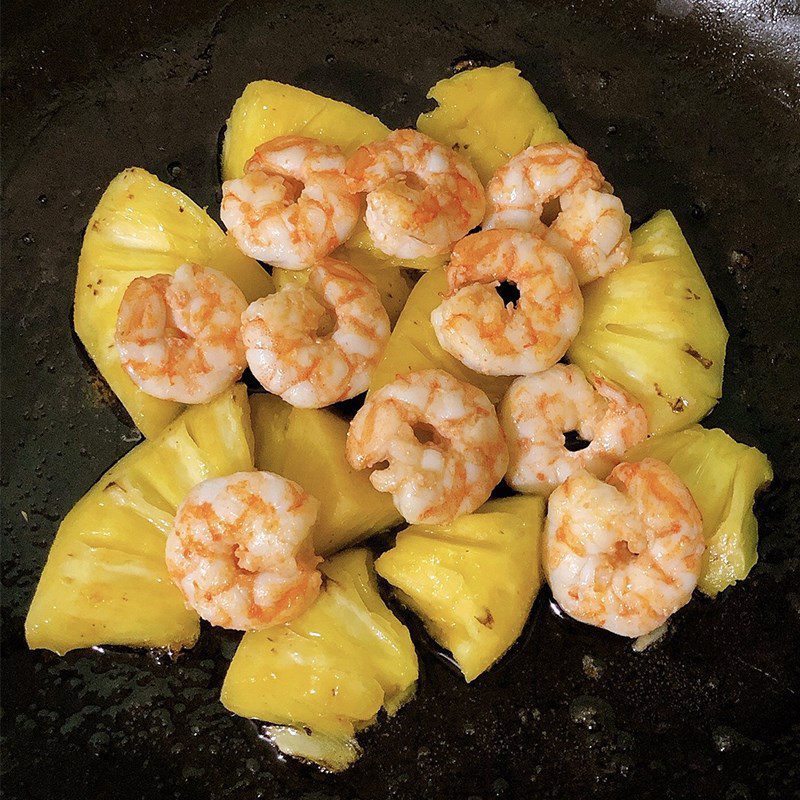 Step 2 Sautéed Shrimp with Pineapple Sautéed Shrimp with Pineapple (fragrant)