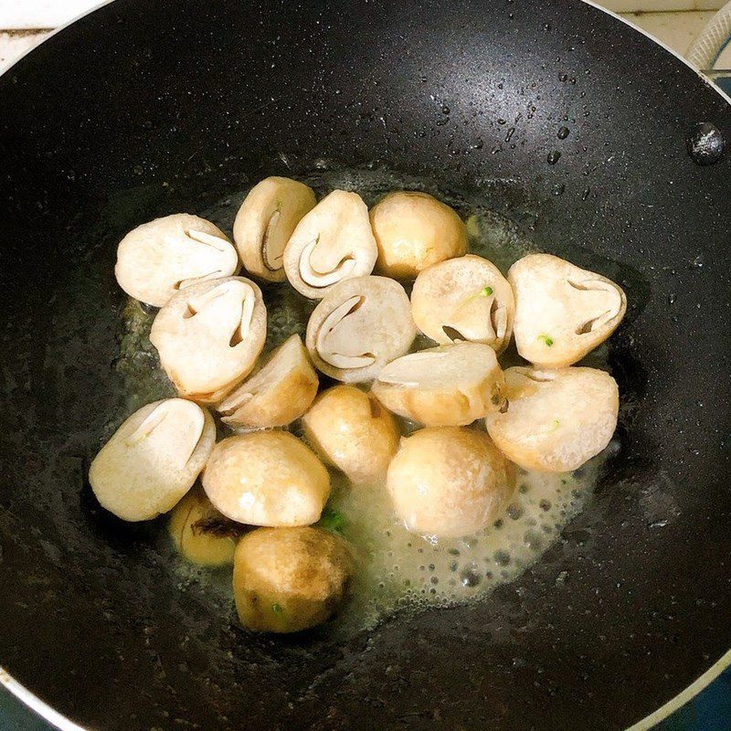 Step 2 Cook Stir-fried Shrimp with Straw Mushrooms