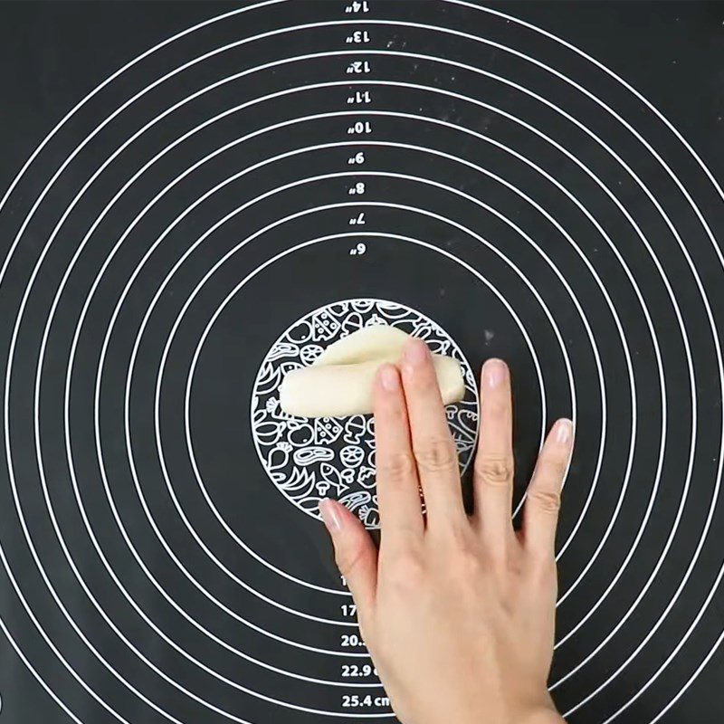 Step 3 Rolling the dough for melting salted egg pastry