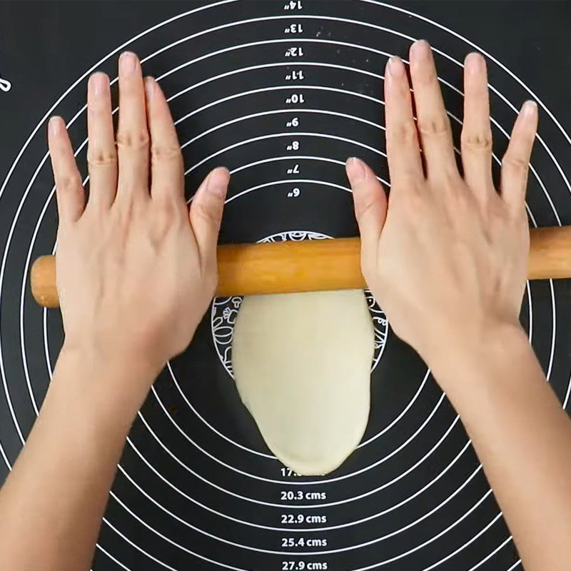 Step 3 Rolling the dough for melting salted egg pastry