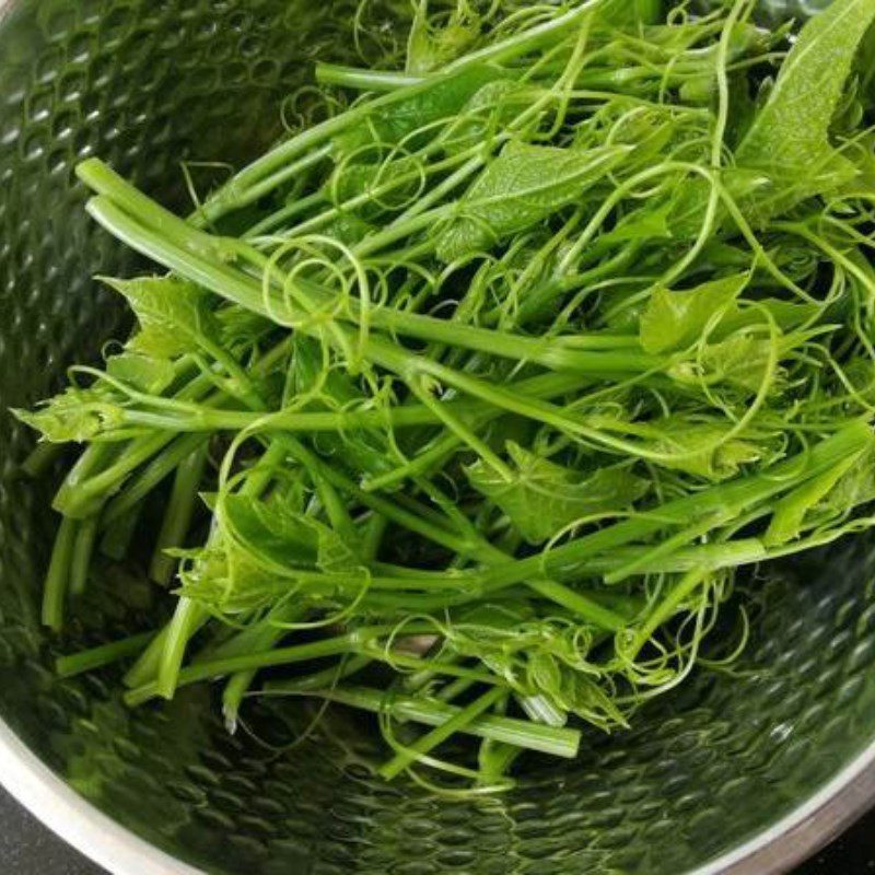 Step 1 Picking chayote shoots Boiled chayote shoots