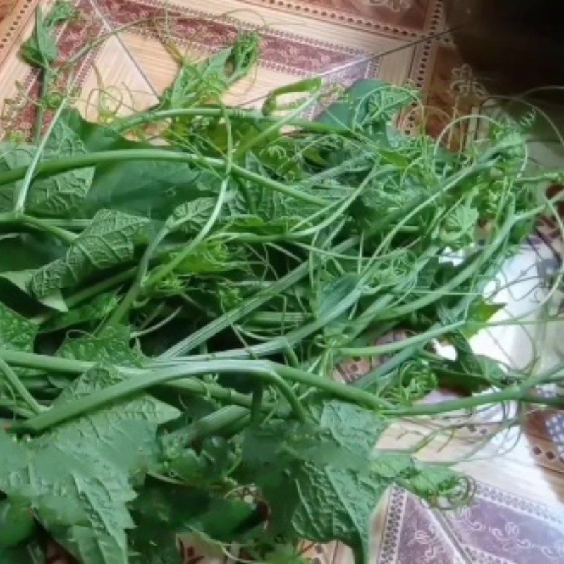 Step 1 Picking chayote shoots Boiled chayote shoots