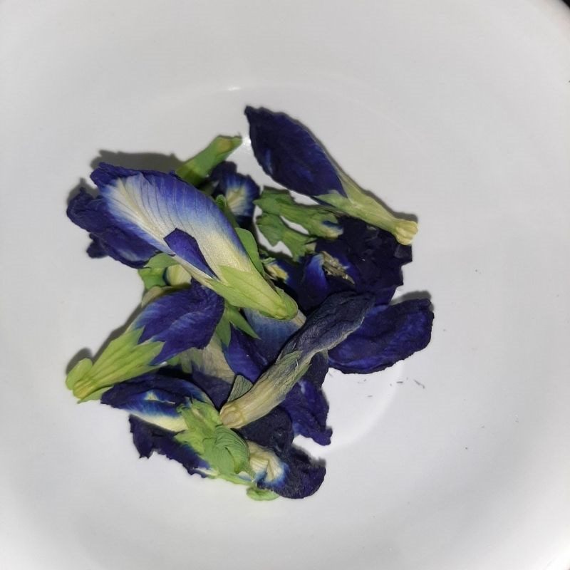 Step 1 Extract color from butterfly pea flowers for Butterfly Pea Tapioca Pearls