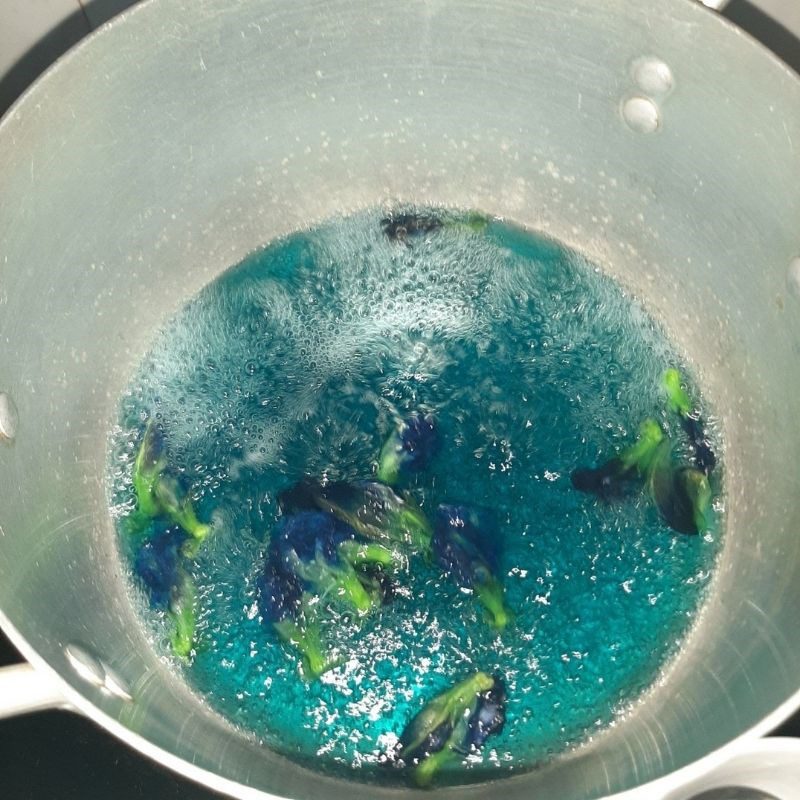 Step 1 Extract the color from butterfly pea flowers