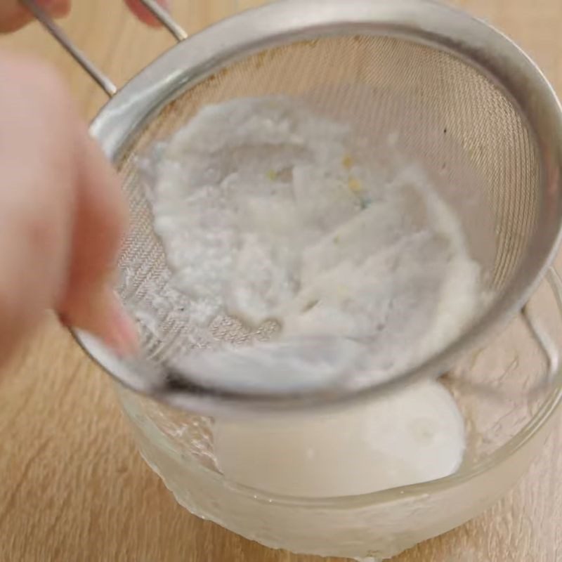 Step 4 Filtering fermented rice Grilled catfish with galangal and fermented rice