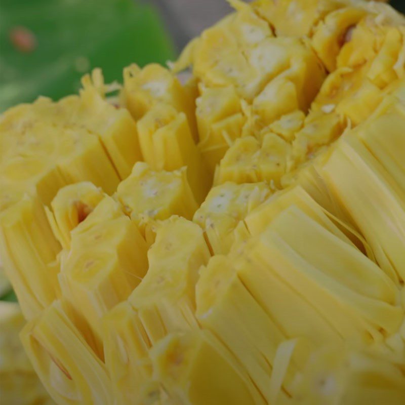 Step 1 Peeling jackfruit Xôi mít lá dứa