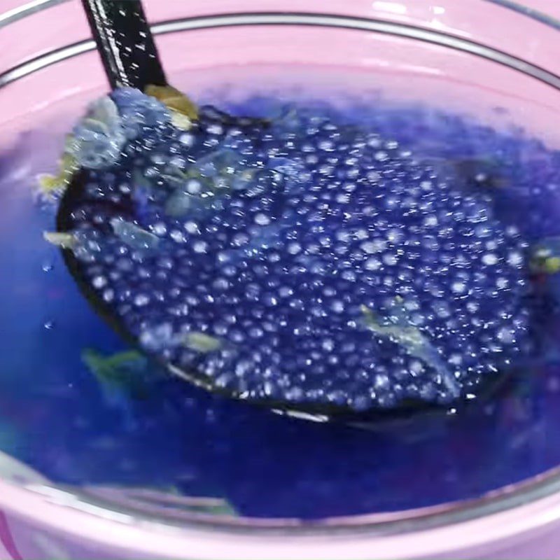 Step 1 Boil the tapioca pearls for Yogurt with Lychee and Butterfly Pea Flower