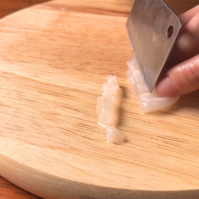 Step 1 Heat fresh milk, prepare lychee Upside Down Lychee Yogurt