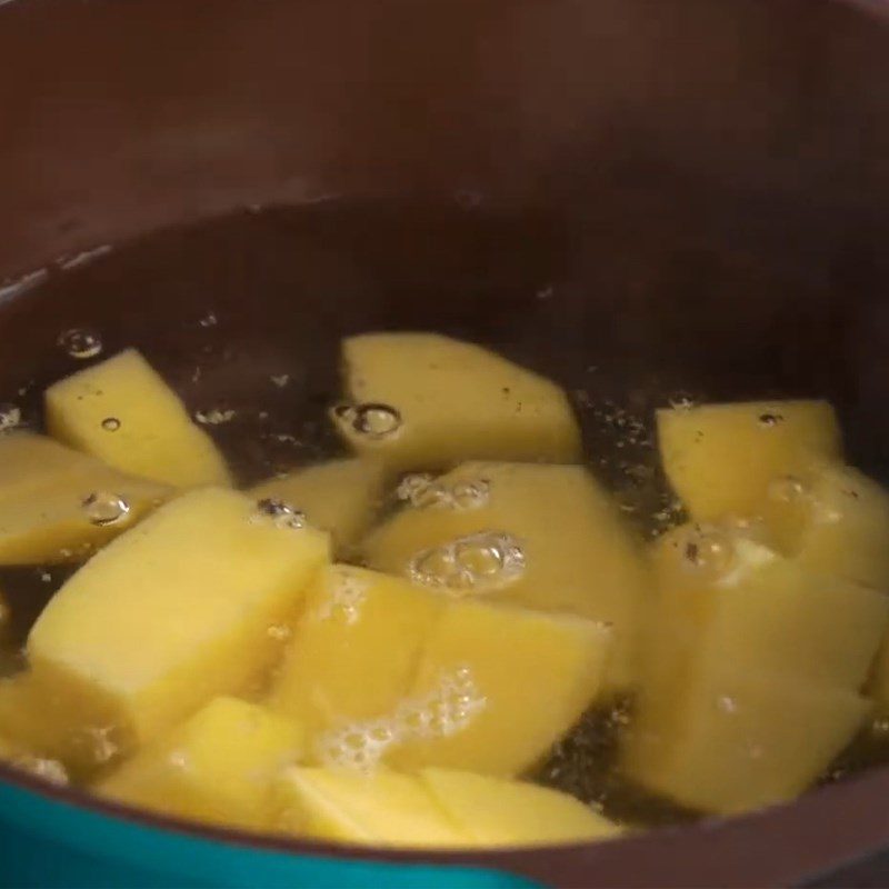 Step 2 Boil potatoes Fried potato chicken cake