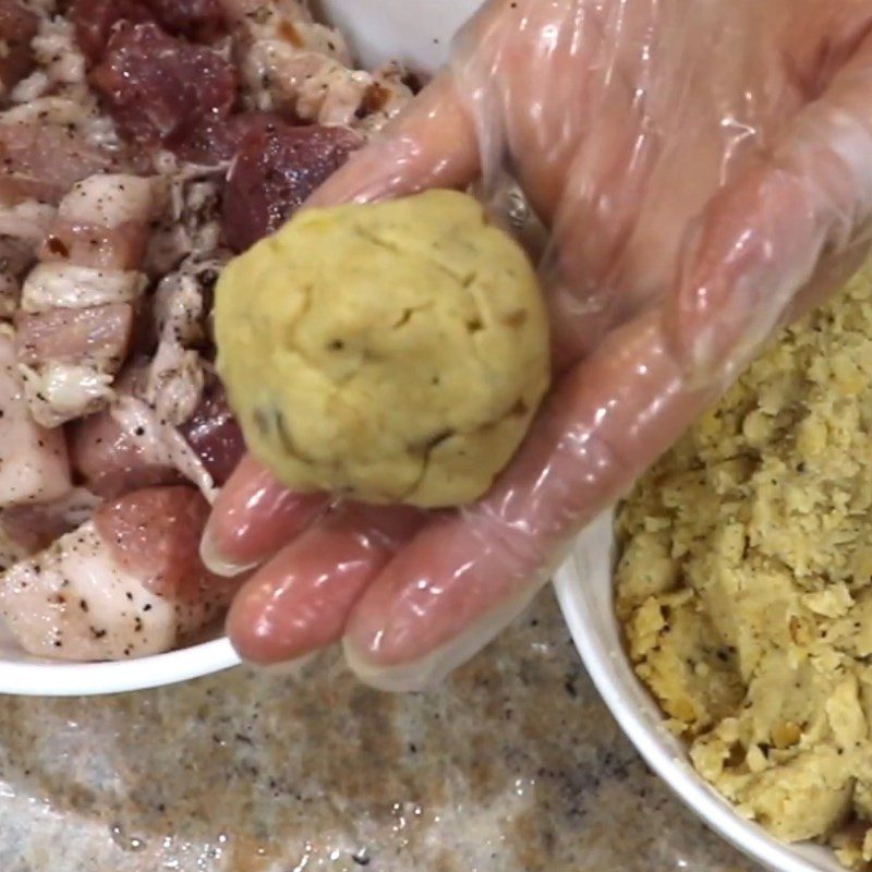 Step 6 Wrap the mung bean filling Salted egg cake with savory mixed filling