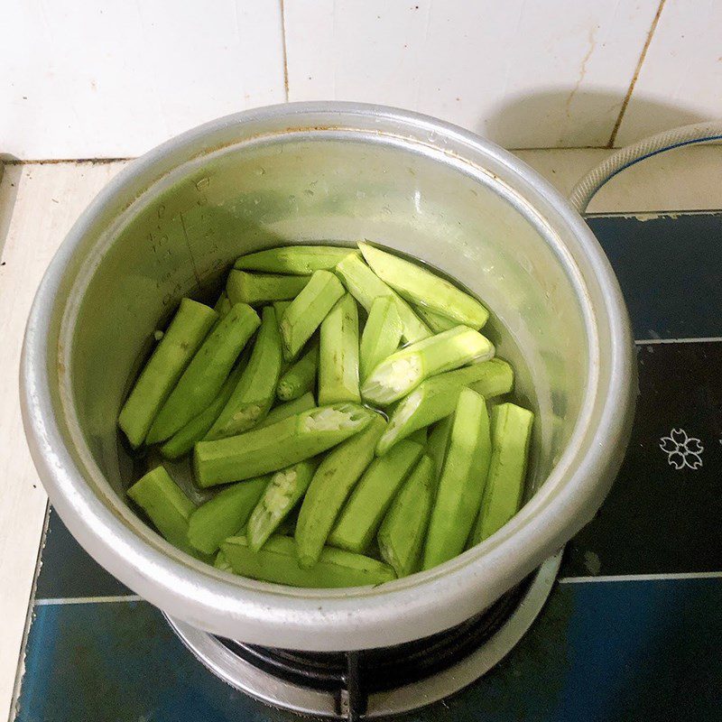 Step 2 Boil the okra Beef stir-fried with okra