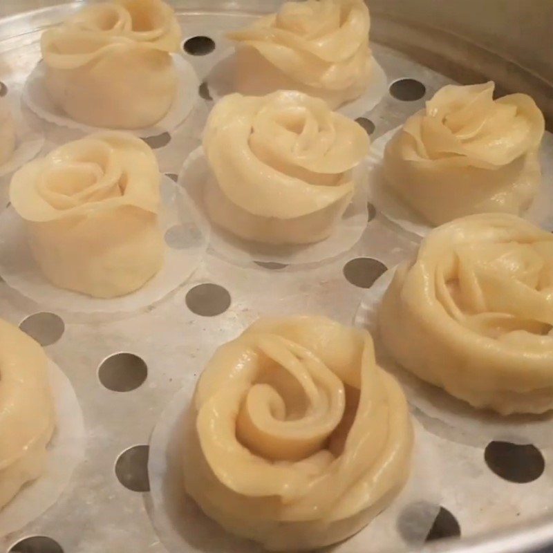 Step 6 Boiling the shrimp rose dumplings