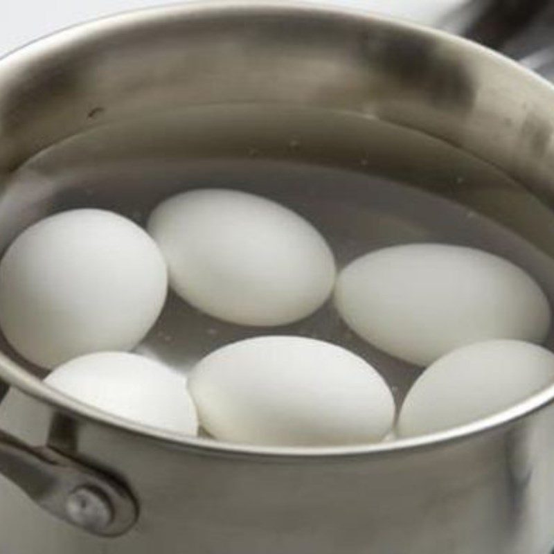 Step 1 Boiling duck eggs Crispy fried duck eggs