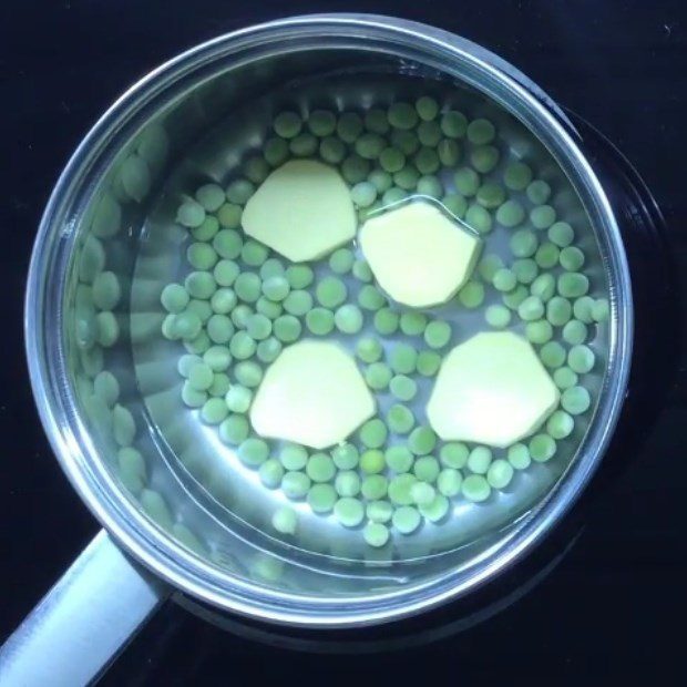 Step 2 Boil sweet potato and peas for Pea and Sweet Potato Porridge