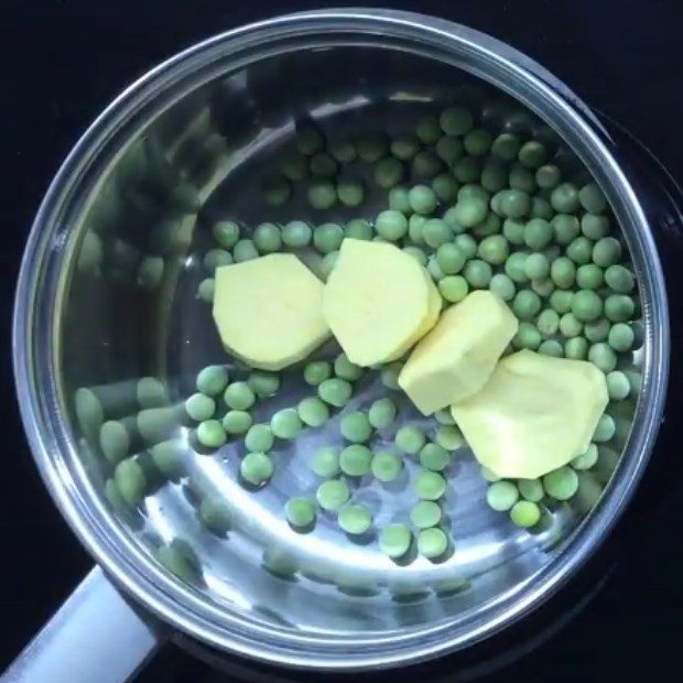 Step 2 Boil sweet potato and peas for Pea and Sweet Potato Porridge