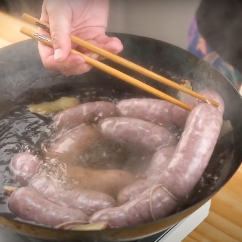 Step 3 Boiling sausage Grilled sausage