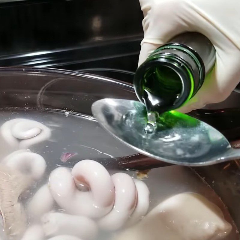 Step 4 Boil the intestines for pig offal stew