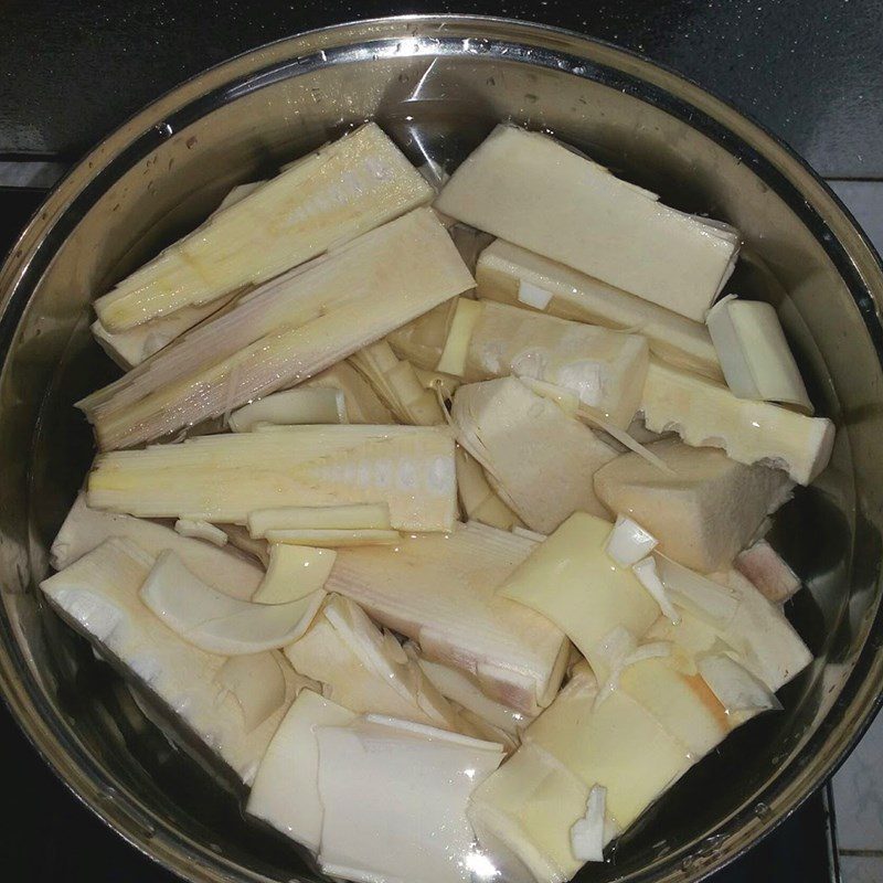 Step 2 Stir-fried bamboo shoots Stir-fried bamboo shoots with garlic