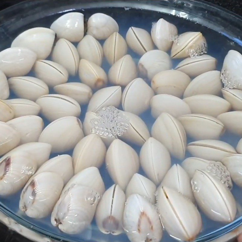 Step 3 Boil the clams Clam soup with dill and tomato