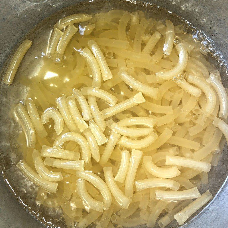 Step 2 Boil pasta Stir-fried snakehead fish