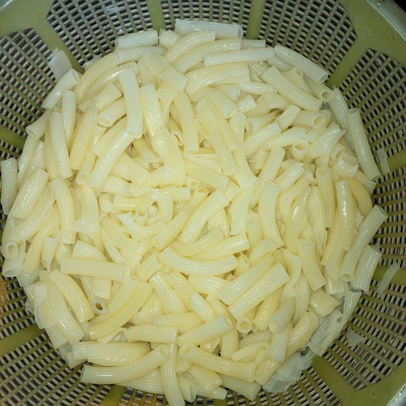 Step 2 Boil pasta Stir-fried snakehead fish