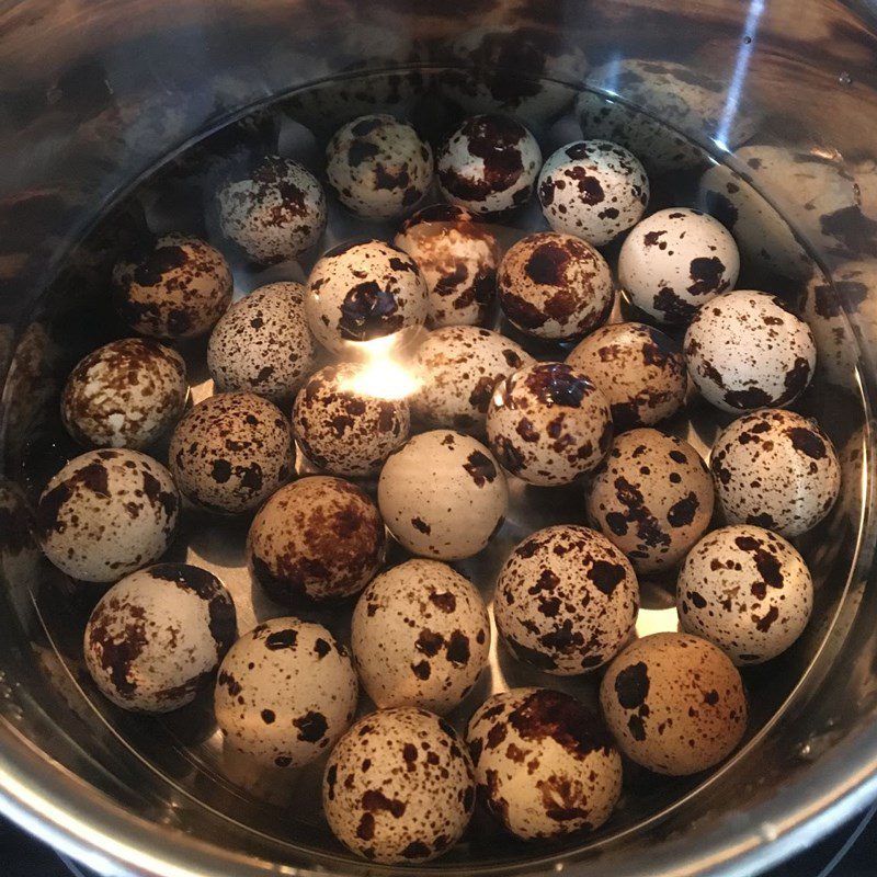 Step 3 Make the caramel sauce Braised pork with eggs without coconut water