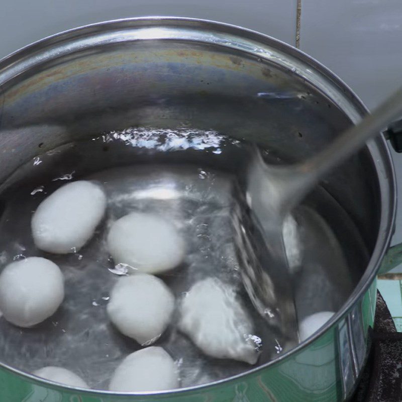 Step 3 Boil duck eggs Braised pork ribs