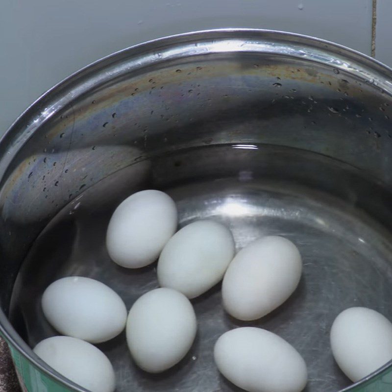 Step 3 Boil duck eggs Braised pork ribs