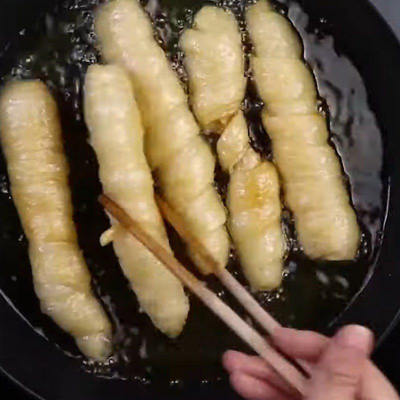 Step 1 Boil and lightly fry the vegetarian meat Fried vegetarian meat with lemongrass and chili