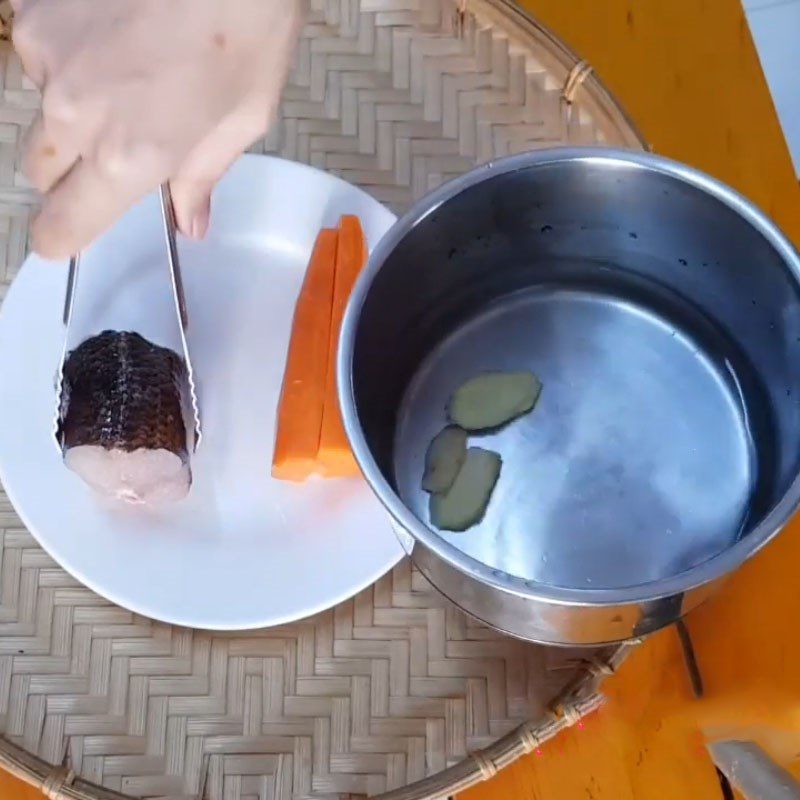 Step 2 Boil and mash the fish meat for Snakehead Fish and Carrot Porridge