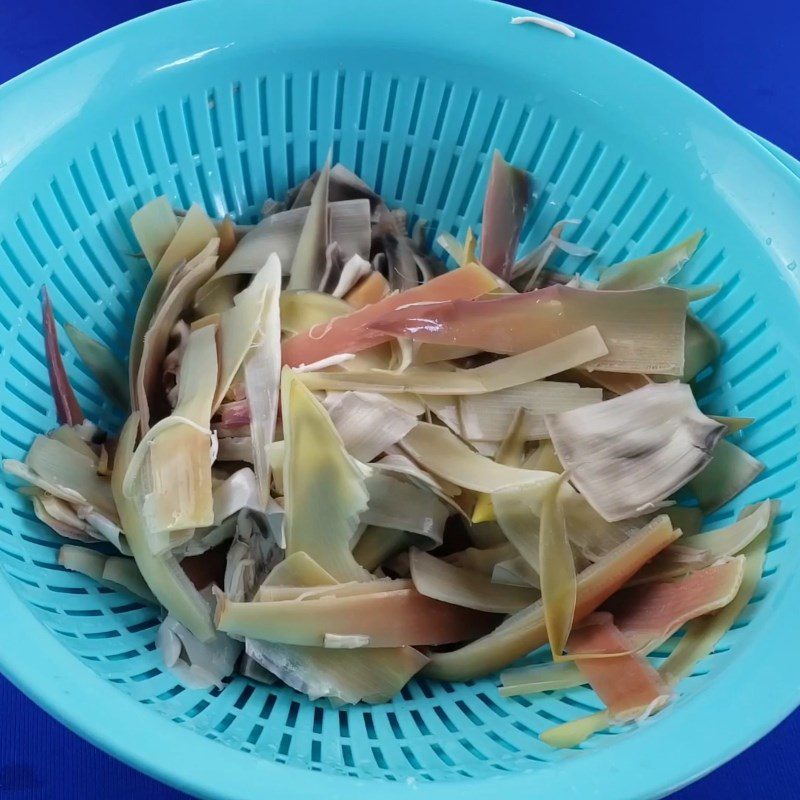 Step 4 Boil and shred the banana blossom Banana blossom salad - shredded banana blossom