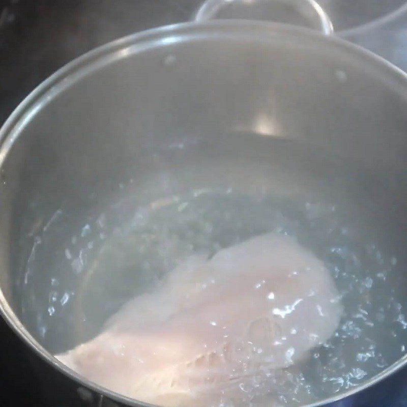 Step 3 Boil and shred the chicken breast Pork brain soup with oysters