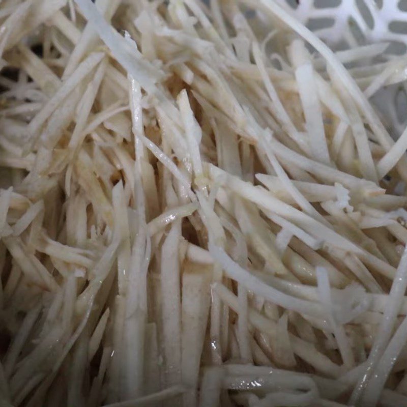 Step 4 Prepare banana stem Eel stewed with banana stem