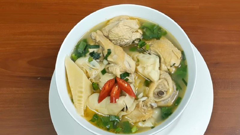 Sour bamboo shoot soup with chicken