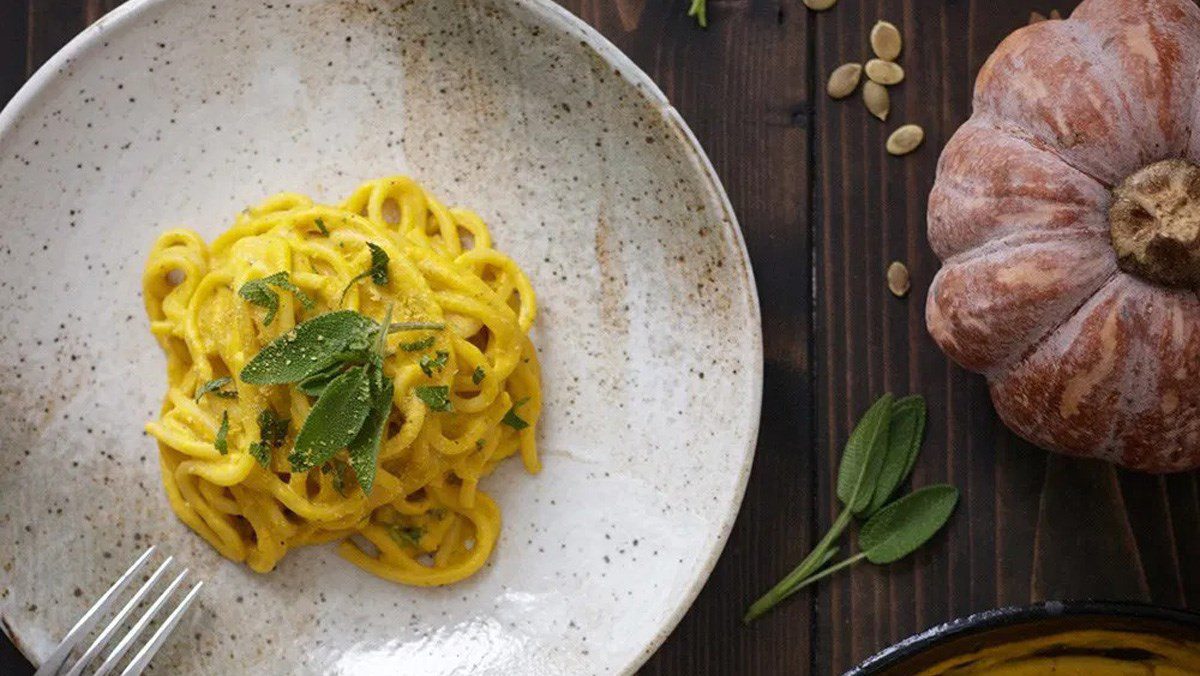 Pasta with pumpkin cream sauce