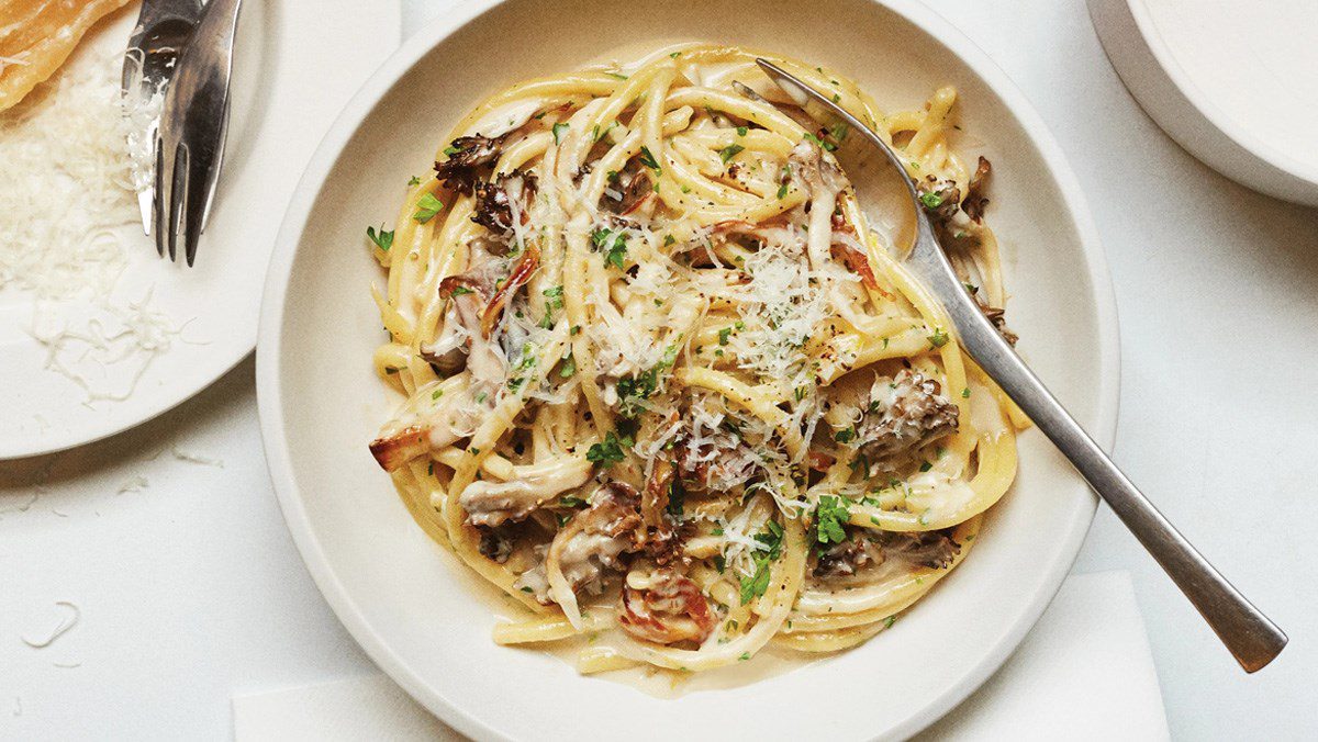 Spaghetti with mushroom cream sauce